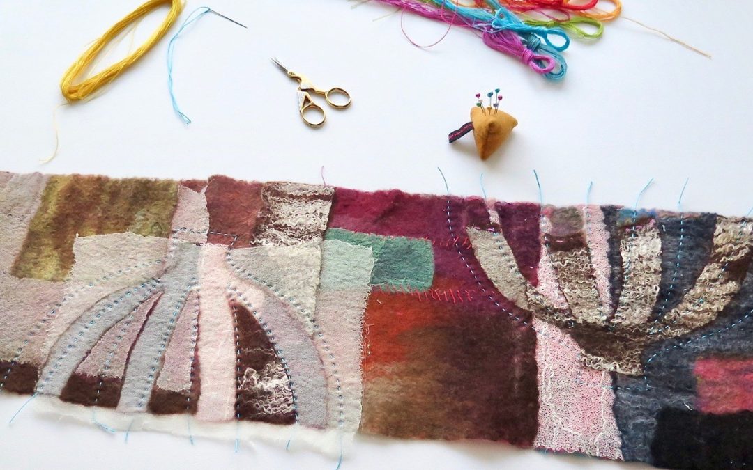 Textila bilder – filt, fibrer och stygn
